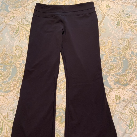 Lululemon flared yoga pant - Picture 2 of 4